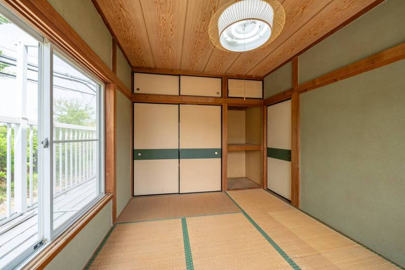 収納が充実した２階和室です