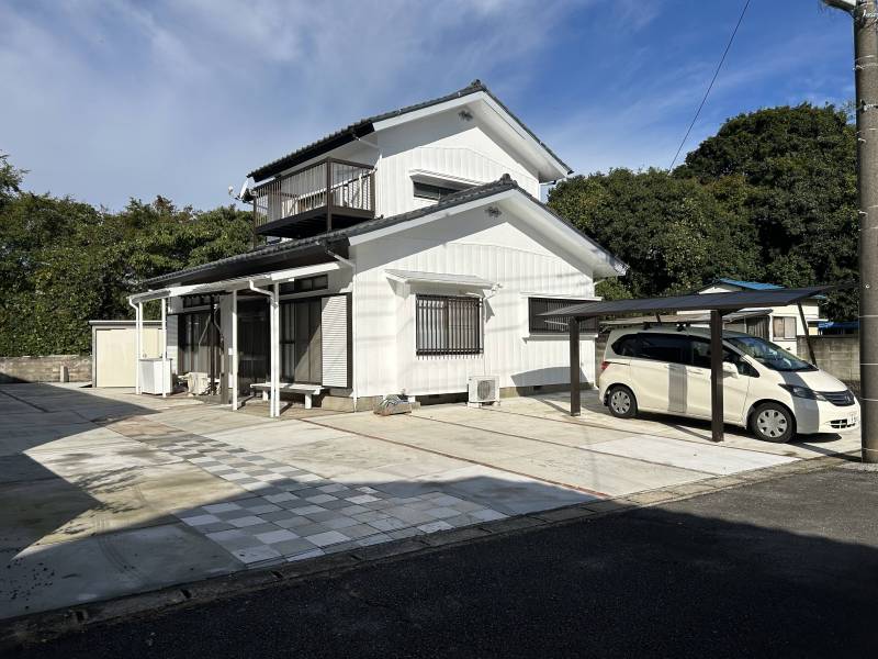 駐車スペース広々です。
大家さんコメント　URLご確認下さい