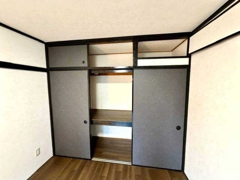 収納内もクロス、CF貼りで清潔です