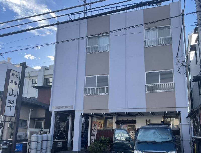 1階は定食も美味しい居酒屋さんです。