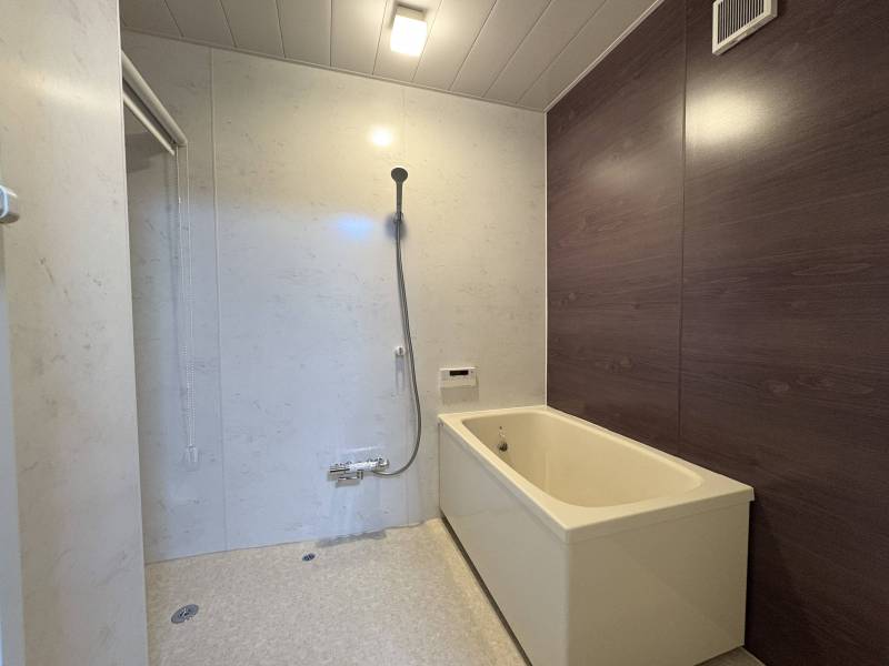 一日の疲れを癒やすおしゃれな浴室