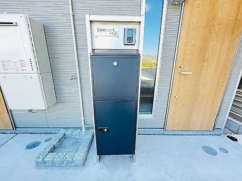 世帯専用の表札・インターホン・ポスト・宅配ボックス一体型門柱