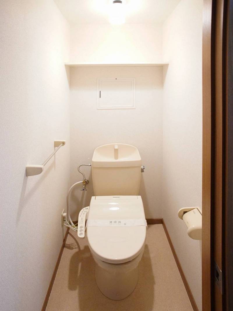 バストイレ別。専用トイレ、温水洗浄便座なのでいつでも清潔！