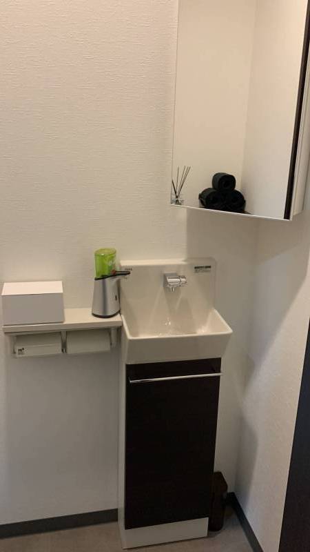 来客に洗面を使わせないで済むので、居住者の動線と分割