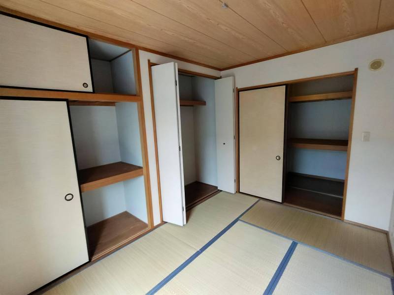６帖の和室、押し入れとクローゼットもあります