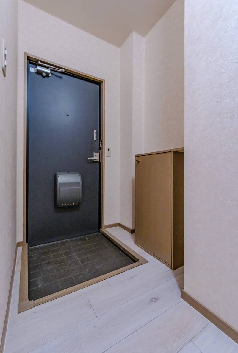 内部から玄関撮影
