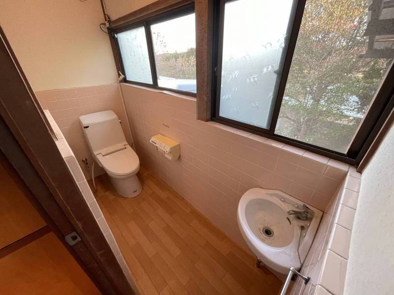 手洗い場があるトイレ。