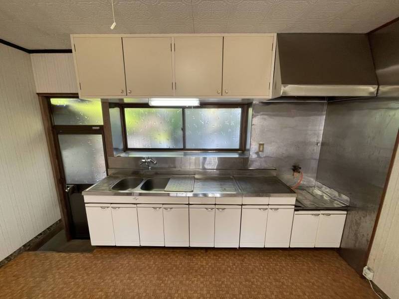 広いキッチン。