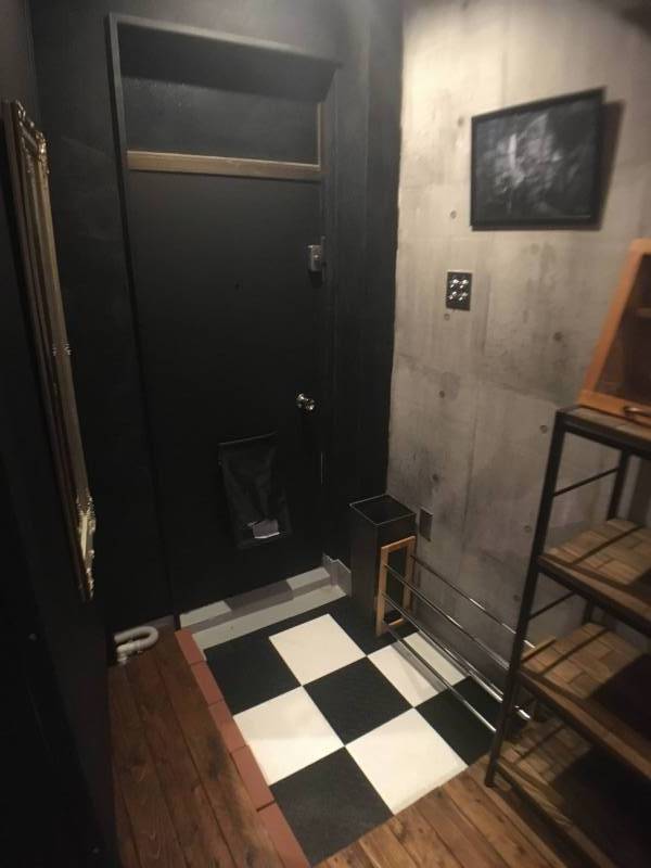 勝手口。こちらからの出入りが多くなるかと思います。