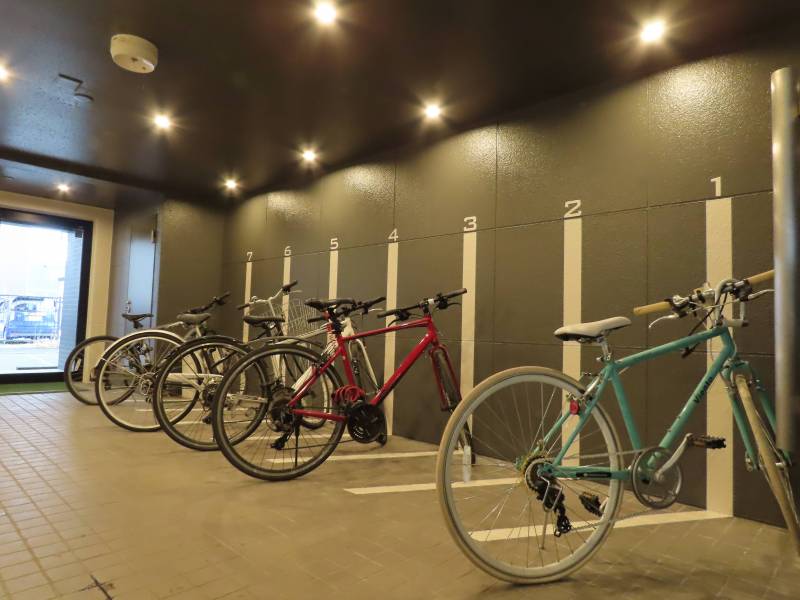 エントランス部に使いやすい自転車置き場があります。