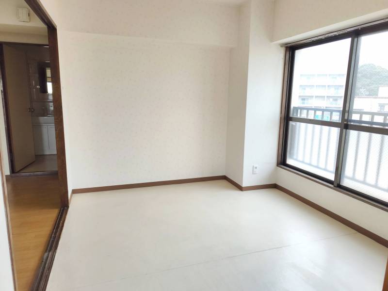 洋室・2面採光で明るい室内