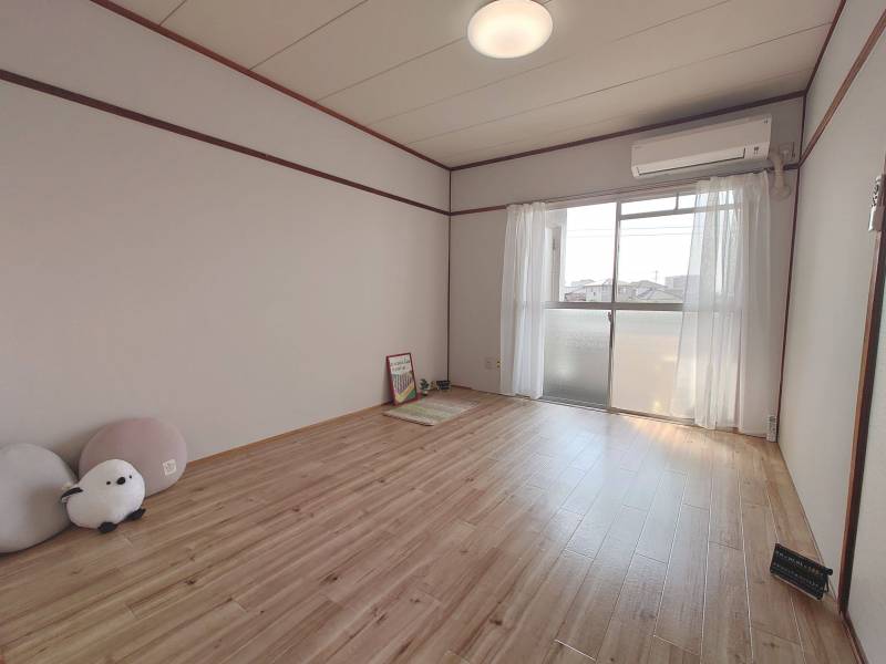 調光調色ＬＥＤです♪
エアコン新品！