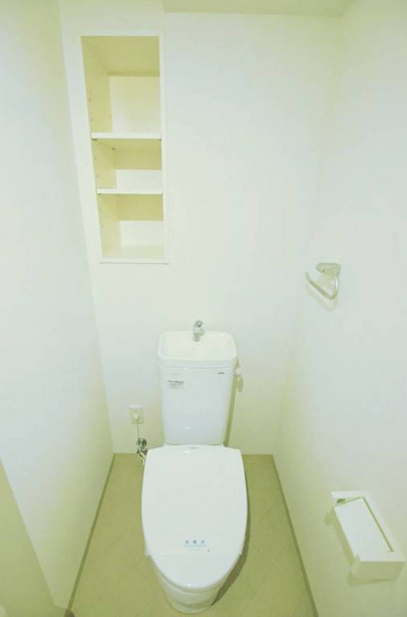 トイレ★収納棚付きです♪