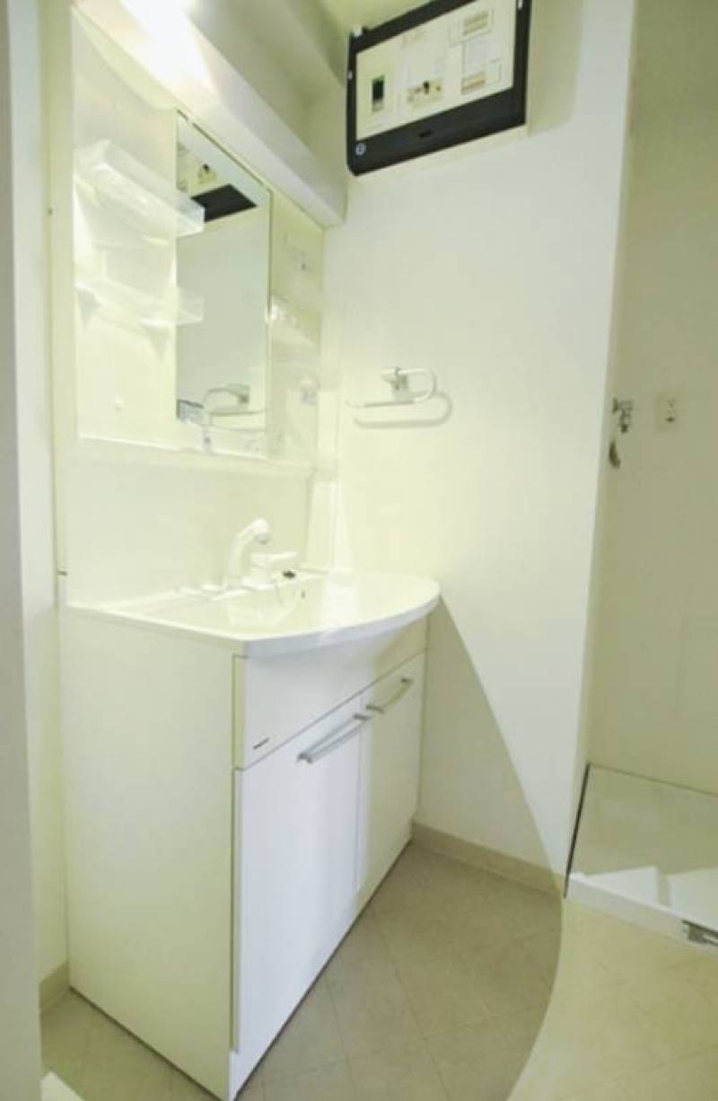 独立洗面台★脱衣スペースも広々です