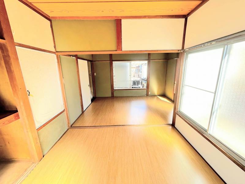 二階はふすまを外して大きな部屋として使うこともできます