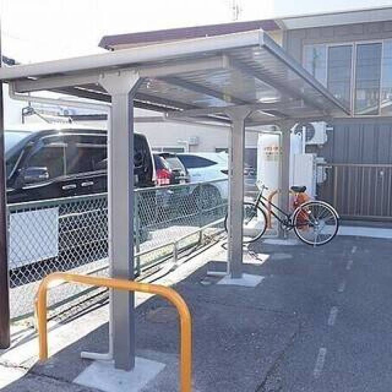 建物前面には駐輪場を完備しております
