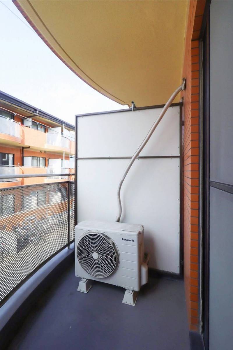 洗濯機ベランダ置きで部屋広く室内水漏れ心配無し