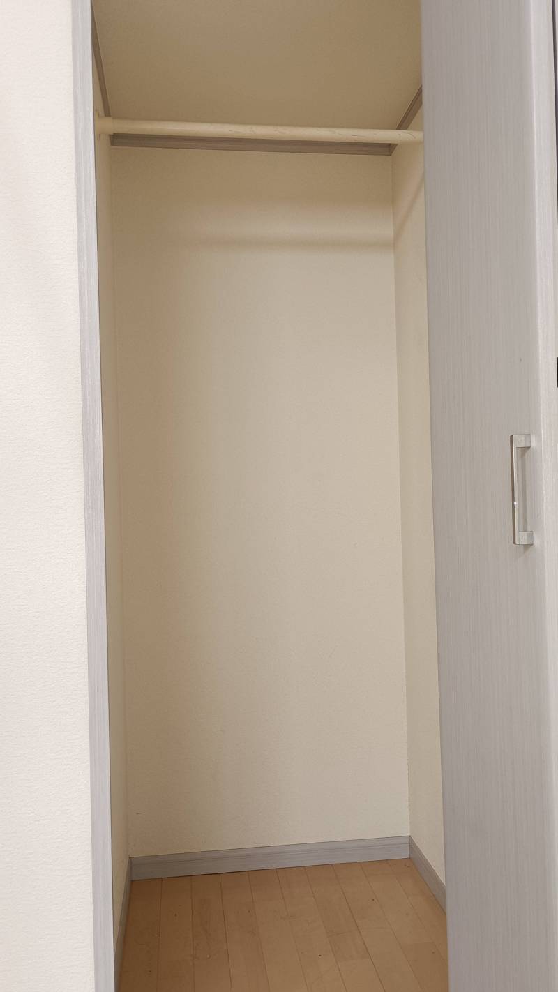 収納もバッチリ、奥行きがあり収納力に問題ありません。
