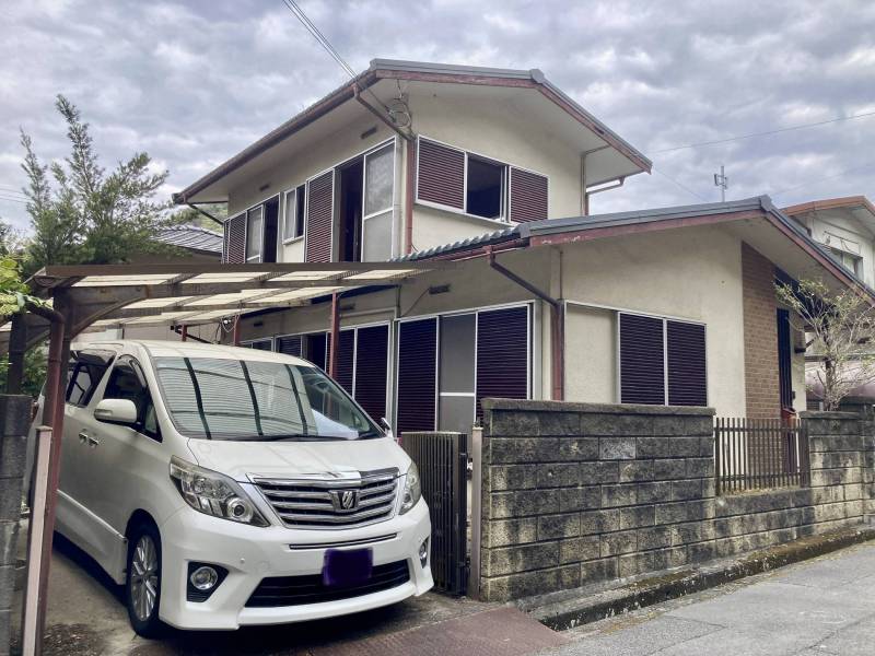 前面道路はほとんど車の往来なし