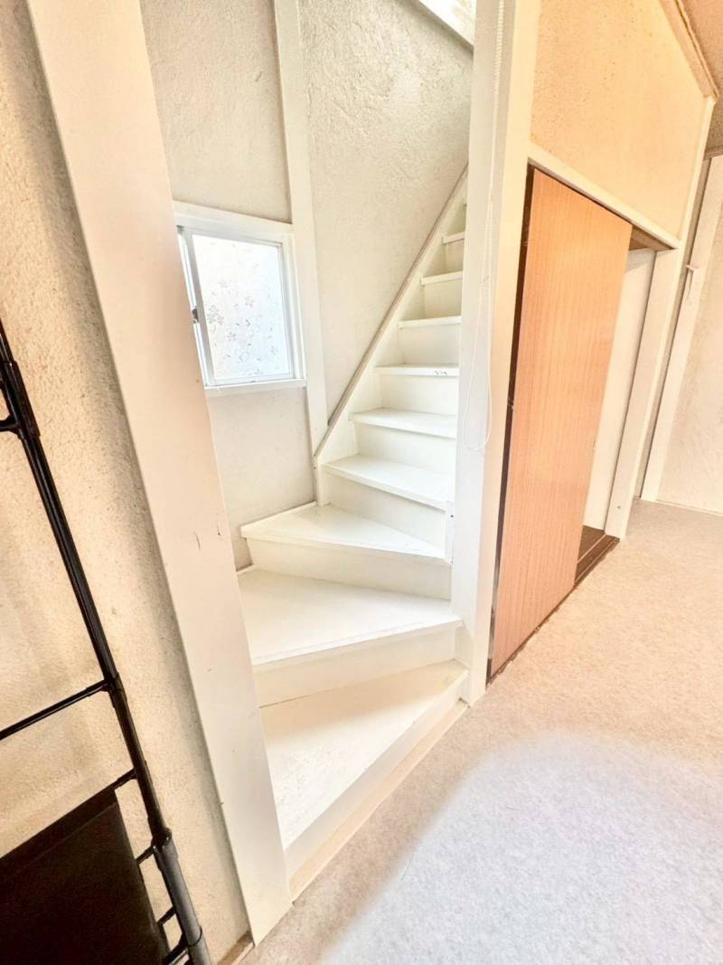 階段もキレイにしましたよ。