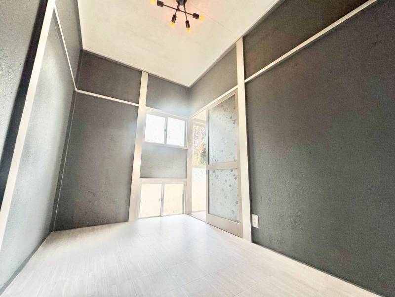 1階小部屋です。書斎や物入れとして使用するもよし。