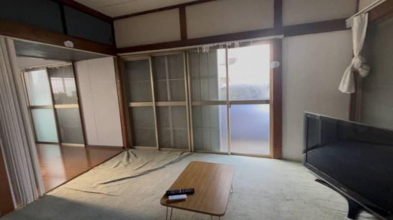 床を洋室化予定のリビング