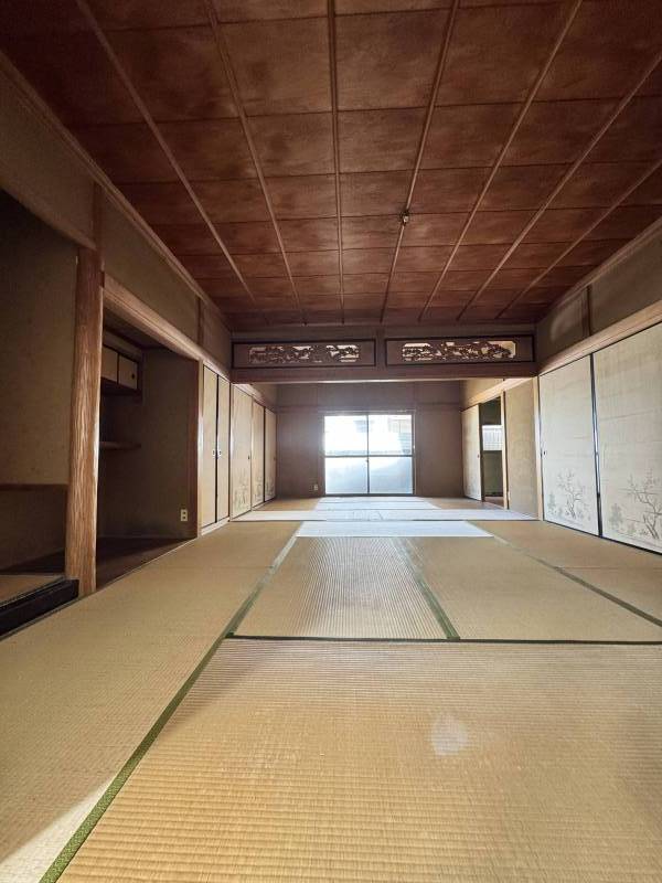 一階和室。8畳と6畳の続き間でDKと隣接しています