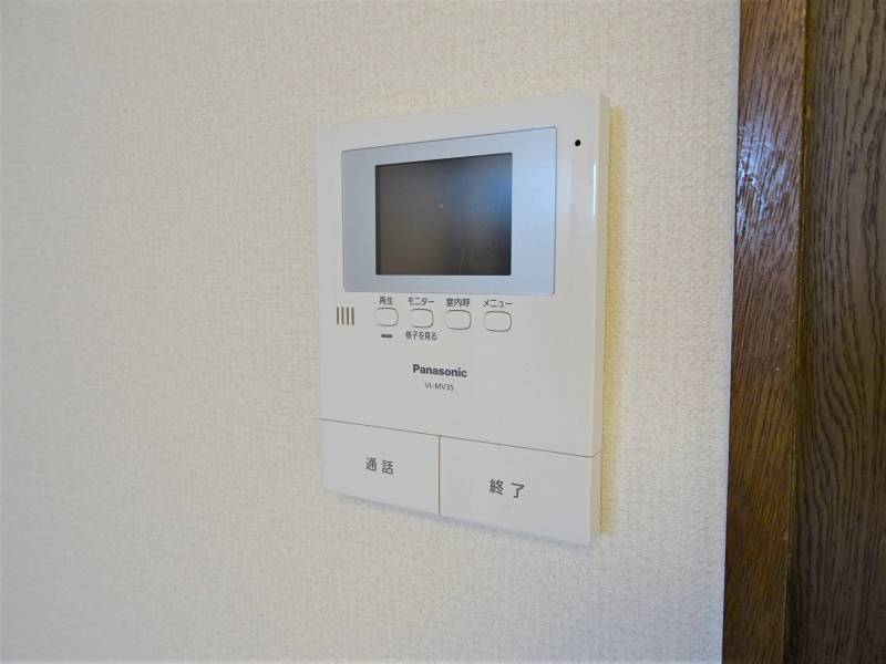 モニター付インターホンなので来客者を確認する事が出来ます！