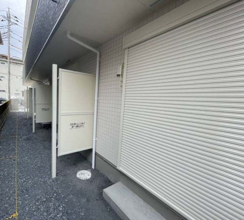 防災、防犯に強いシャッター付き。