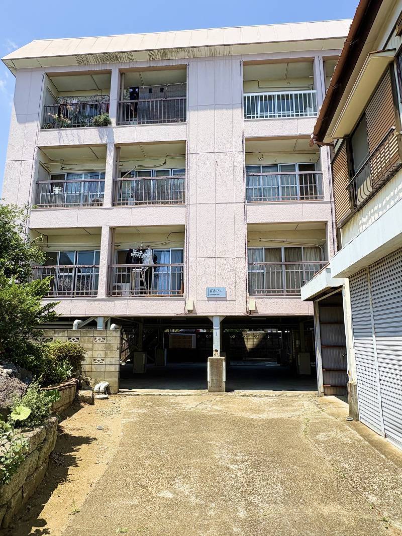 築53年と少し歴史がありますが、重量鉄骨造りです