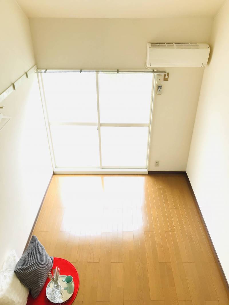 洋間　日当たり良好です