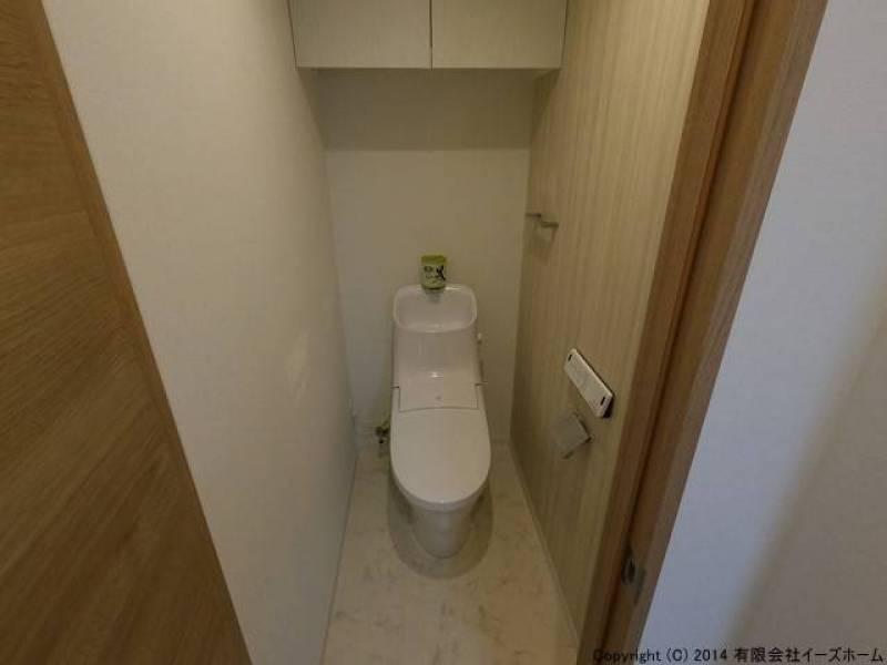 温水洗浄便座付きトイレです