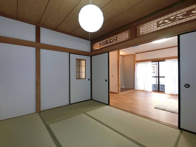 リビングと繋がった和室です。リビング横でゴロゴロできる！