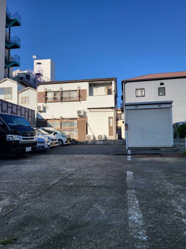 2階ベランダは駐車場に面していて開放感があります。