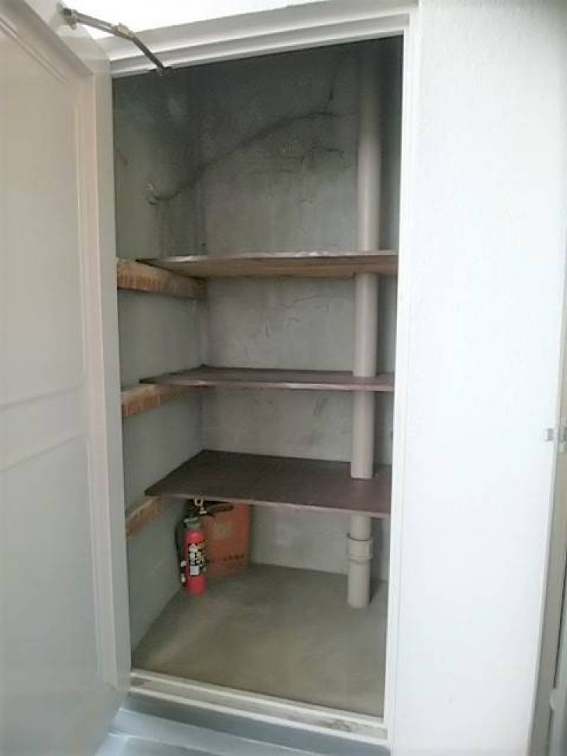 ベランダ収納
大容量です。スキースノボやキャンプ用品も楽々