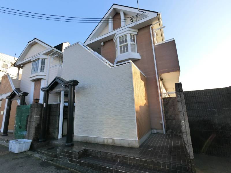 2025年11月玄関の壁面を修理してきれいになりました！