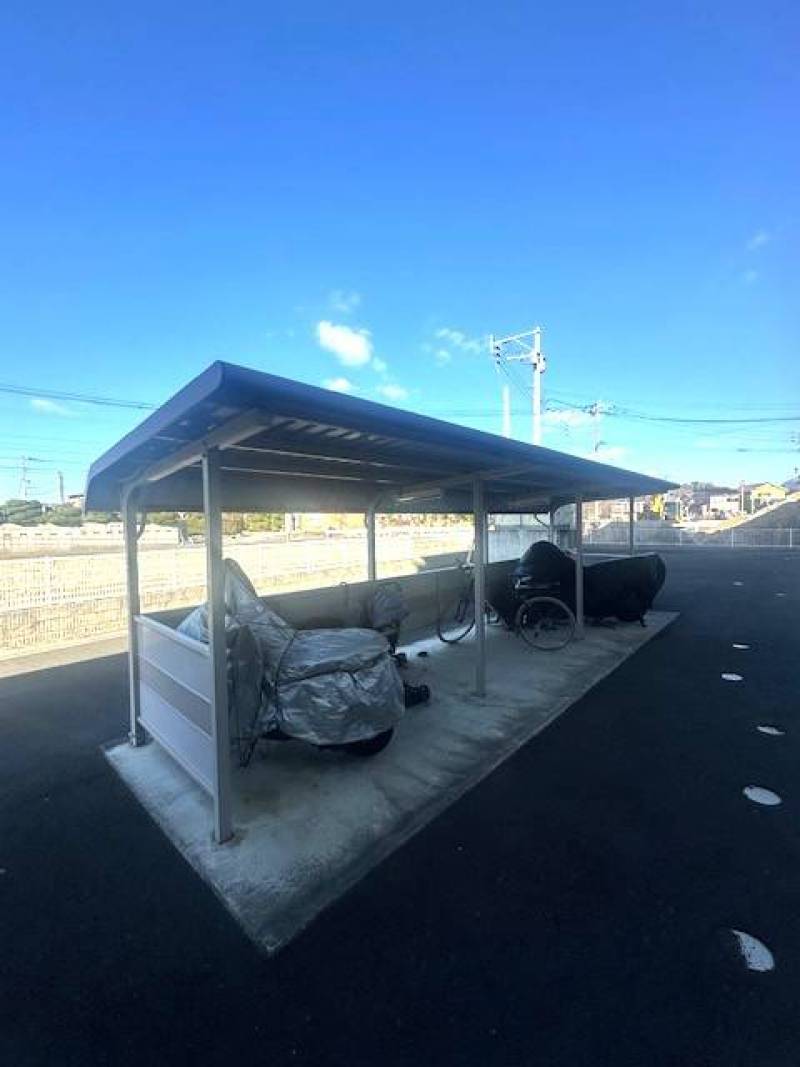 駐輪場、バイク置場あります。