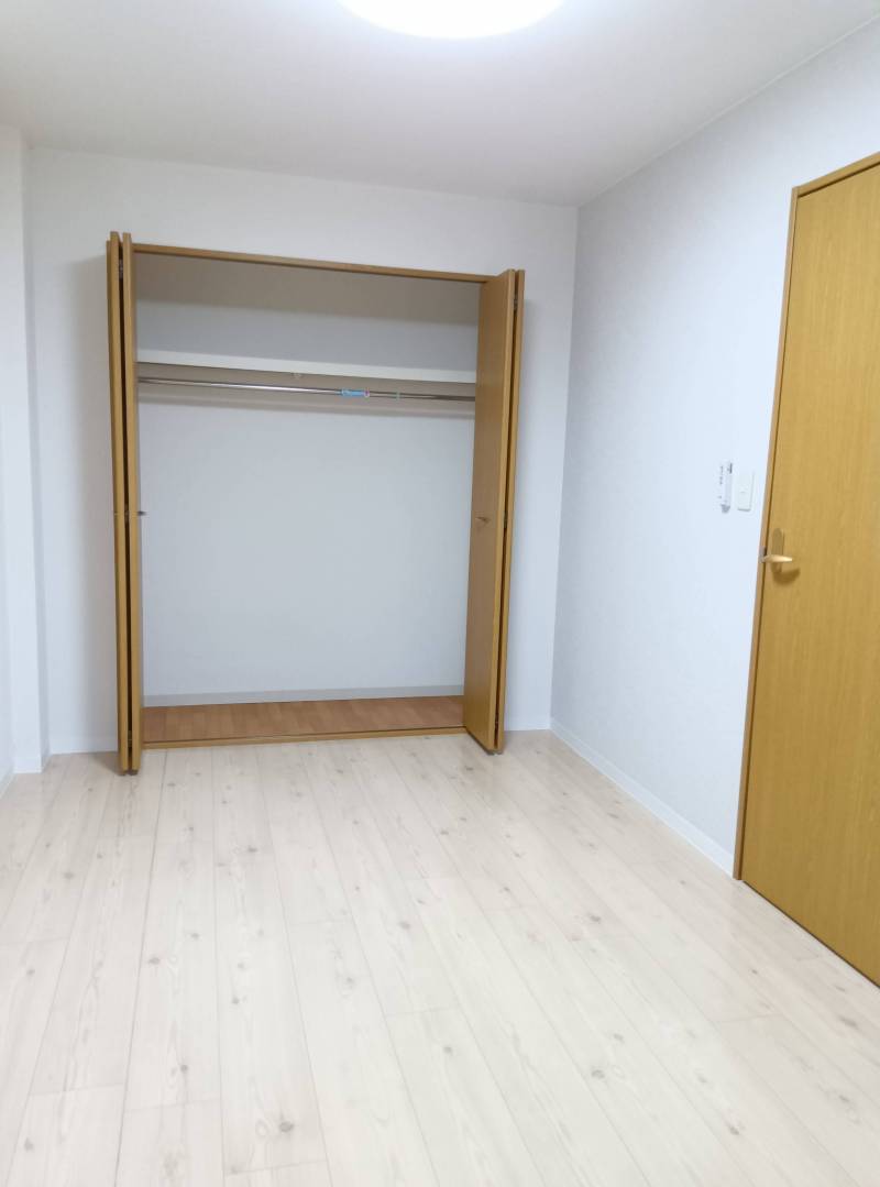 寝室は北側なので夏も比較的暑くなりにくいです