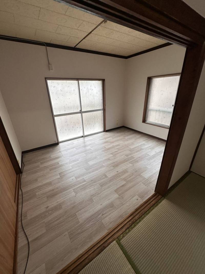 2階の南向き洋室、ベランダ付きで日当たりも最高です！