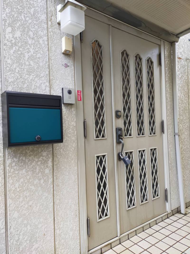 ダイヤルロックの郵便受け
テレビモニターホン