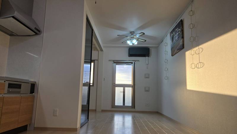 LDKは12帖弱、縦が7m程度と広く家具を自由に置けます