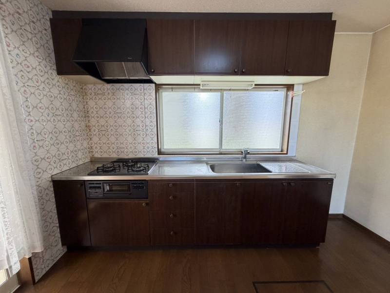 システムキッチンでガスコンロは新品です。