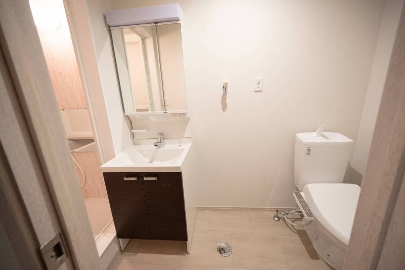 トイレは広々、ホテルライクなデザインです。