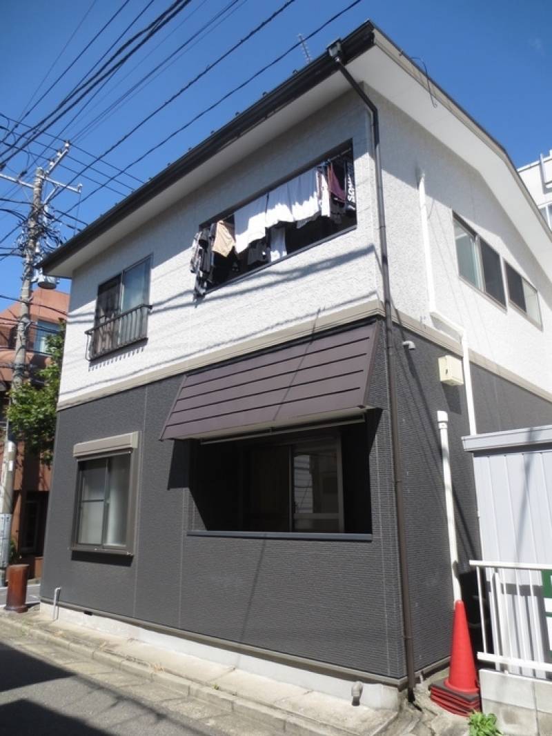 静かな南向き角部屋２階です