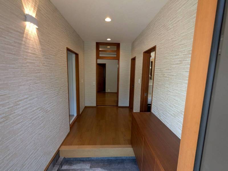 広い玄関で来客を迎えれますね。戸建て感覚です。