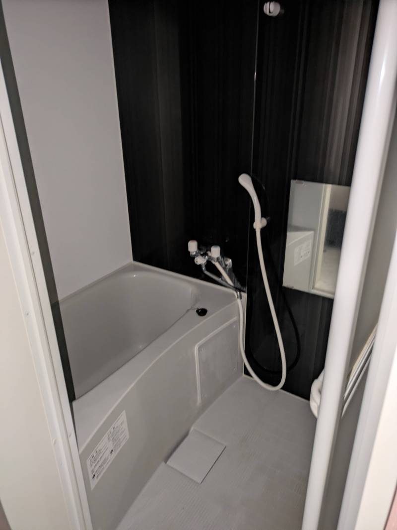 オシャレなお風呂、湯船あり