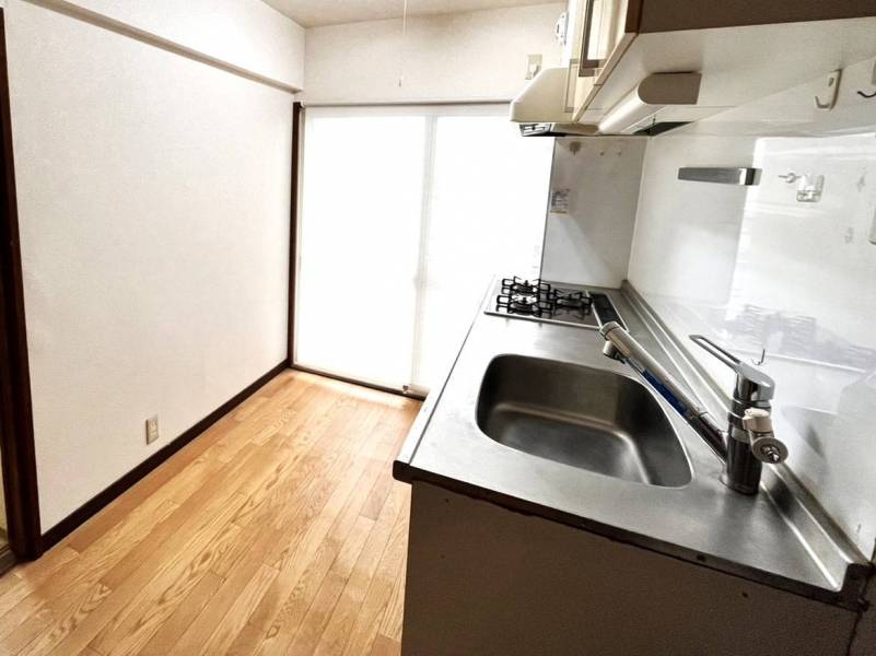 冷蔵庫や食器棚を置ける広々スペース