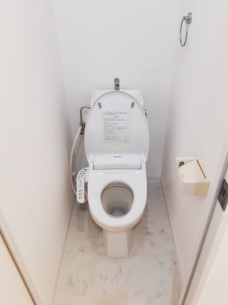 温水洗浄便座付きトイレ