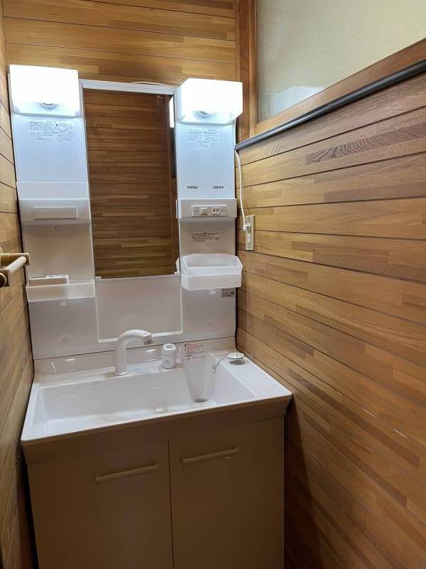 お湯シャワーが出ます。新品。給湯器も新品に交換済み