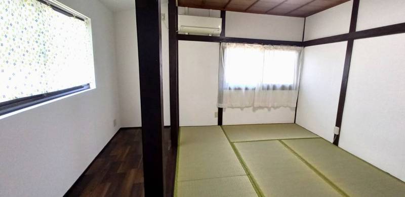 北側　2階　8畳居室　窓が2ヶ所あるので明るいです